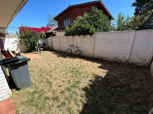 Casa En Venta De 7 Dorm. 3 Baños En Peñalolén