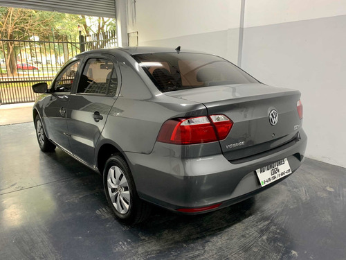Imagen 4 de 13 de Volkswagen Voyage 1.6 Comfortline 101cv 2013