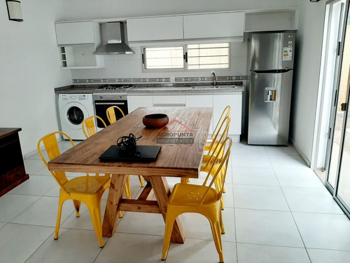 Casa 2 Dormitorios A Pasos De La Península Y De La Playa Mansa- Ref: 5345