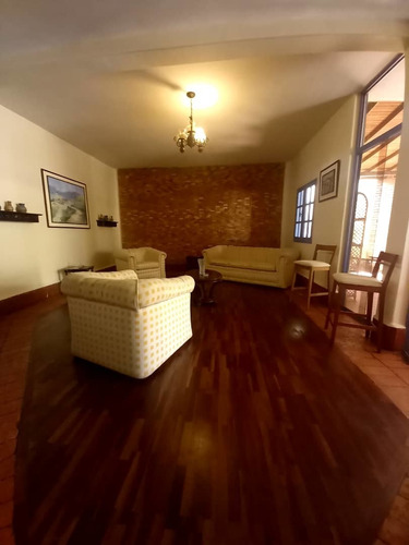 Imagen 3 de 19 de Víctor Castro Alquila Casa Urb. Altos Del Country, Guataparo, Valencia, Edo. Carabobo