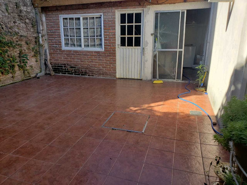 Imagen 9 de 11 de Casa Al Contra Frente, Buen Estado, Zona Concordia, Patio