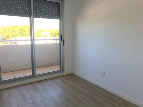 Venta Con Renta De 2 Dormitorios Y Garaje Tres Cruces