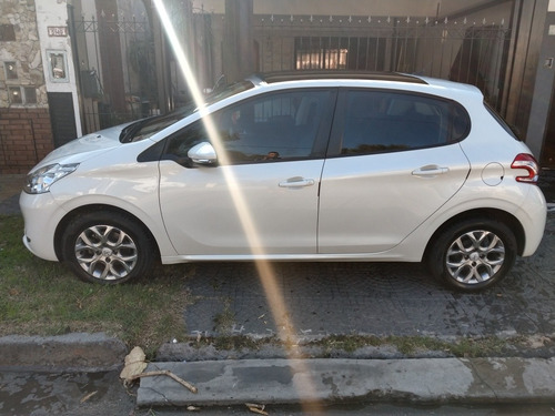 Peugeot 208 1.6 Allure Touchscreen 2016