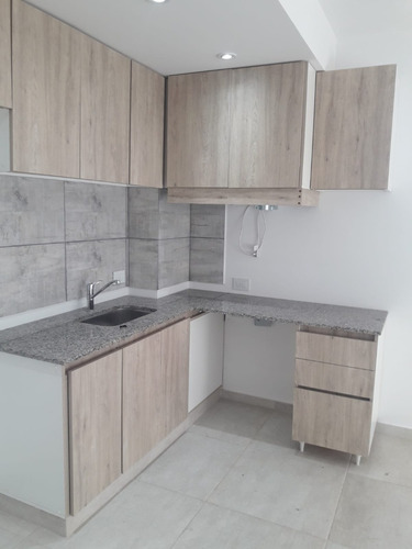 Imagen 4 de 10 de Departamento 2 Ambientes Frente Con Balcon