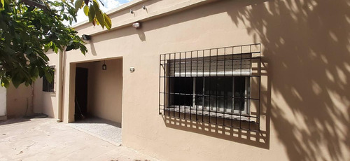 Casa En Venta - 2 Dormitorios 1 Baño - 90mts2 - Llavallol