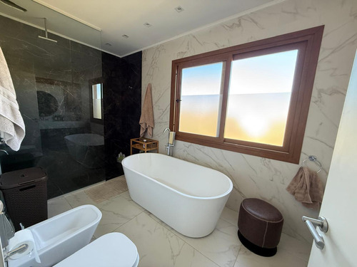 Casa En Venta 5 Dormitorios Mas Playroom Canton Golf Escobar