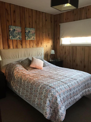 Casa En Venta - 3 Dormitorios 2 Baños 1 Pileta 1 Cochera - 230mts2 - Los Hornos