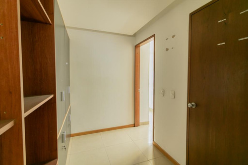 Oficina En Arriendo En Centro Internacional. Cod A1094008