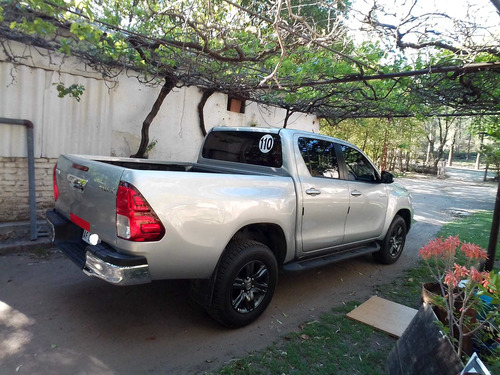 Imagen 2 de 15 de Toyota Hilux 2022 2.4 Cd Sr 150cv 4x2