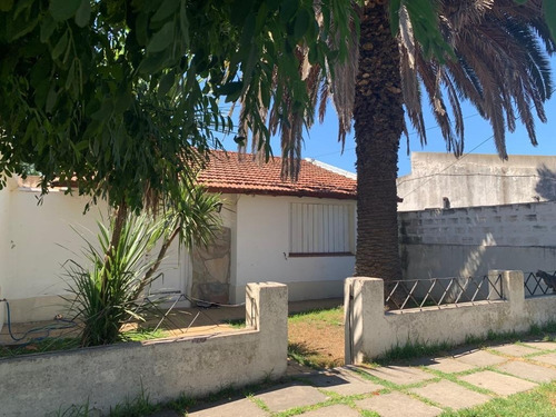 Cómoda Casa En Junín, Frente Boulevard Av. Libertad,