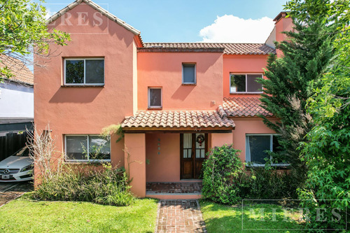 Espectacular Casa En Venta En El Jacarandá!