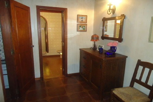 Imagen 24 de 30 de Excelente Chalet De 6 Ambientes Con Piscina Y Casa De Servicio Ideal Vivienda Permanente Muy Luminoso
