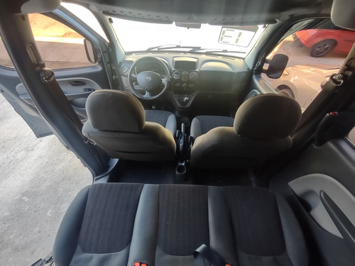 Imagem 8 de 11 de Fiat Doblo 2013 1.8 16v Essence Flex 5p