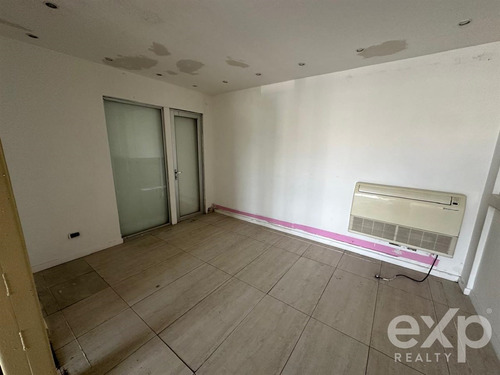 Arriendo Local Comercial Con Alto Trafico En Avda La Dehesa