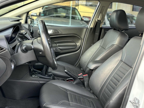 Ford Fiesta Kinetic 2013 1.6 Design 120cv Titanium