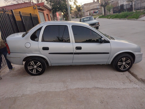 Imagen 4 de 8 de Chevrolet Corsa 1.6 2006