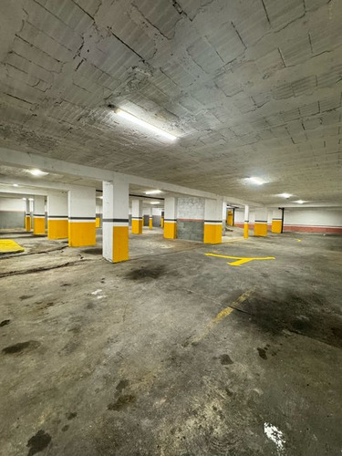 Piso Industrial En Alquiler 816 M2 - Urb. Los Ruices