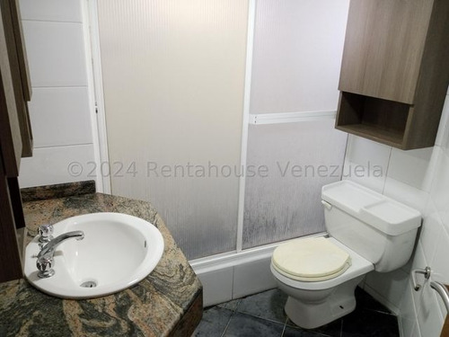 Paseo Vip Vende Lujoso Apartamento En La Urb Caraballeda