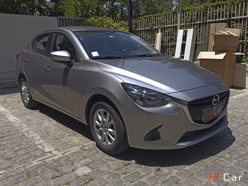 Mazda 2 Sedán