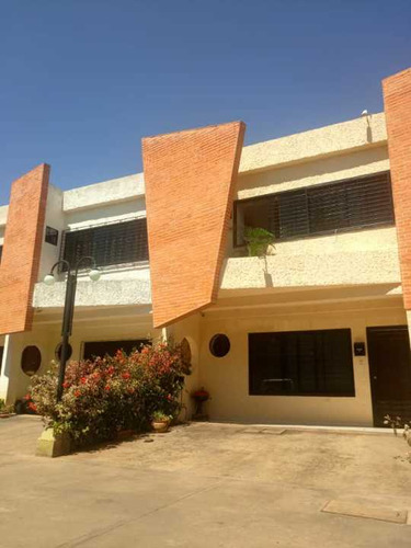 Venta Town Houses Res Mucubaji, El Guayabal, Naguanagua  C-3331154