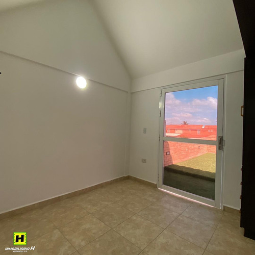 Imagen 10 de 14 de En Venta Amplia Casa Con Piscina Privada En Playuela Tucacas