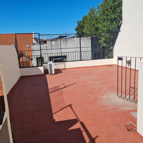 Departamento Tipo Ph 1 Piso Por Escalera Con Terraza Y Patio