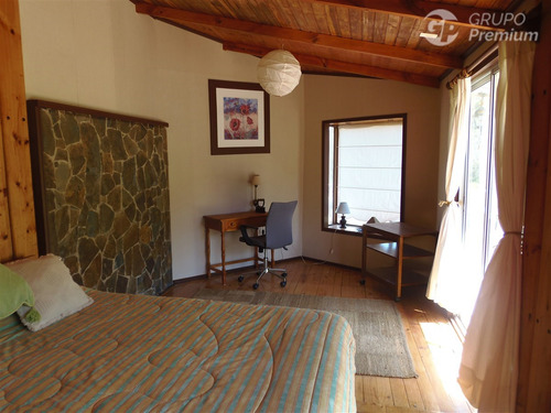 Casa En Venta De 4 Dorm. En Olmué