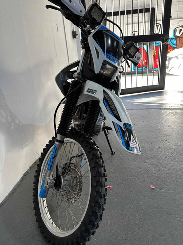 Imagen 5 de 12 de Honda Tornado Año 2016 Llevada 291cc Con Accesorios