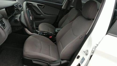 Imagen 11 de 12 de Hyundai Elantra 2015 1.8 Gls Premium At