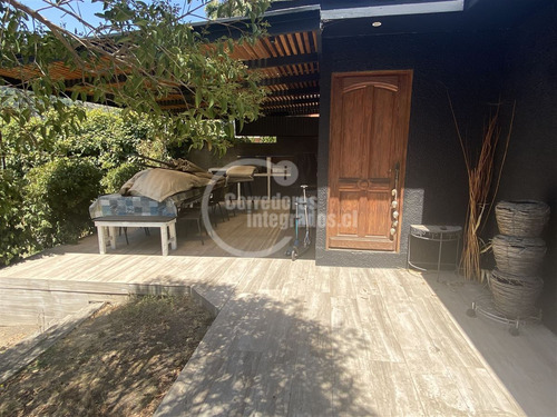 Casa En Venta De 4 Dorm. En Lo Barnechea - El Arrayán