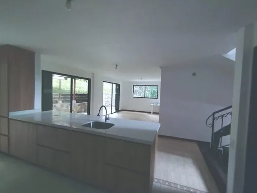 Casa En Venta En El Poblado. Cod V12261