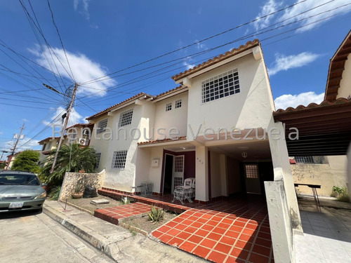 Dennymar, Vende Hermosa Casa Dentro De Urbanismo Privado Y Exclusivo De Cabudare Consta De 4 Habitaciones Y 6 Baños En Impecables Condiciones Por Favor Visítala! B5a7688