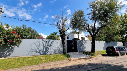 Casa En Alquiler De 3 Dormitorios Con Pileta En Lomas Jockey, San Isidro