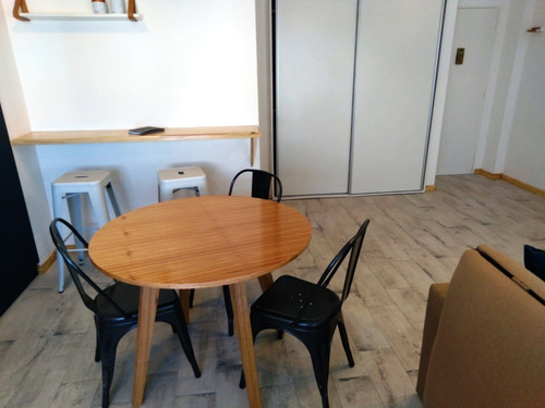 Imagen 13 de 20 de Venta Ambiente A La Calle Reciclado C/balcón Zona Macrocentro