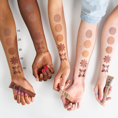 Base de maquiagem Essence Bronzer Líquido Baby Baby Got Bronze Bronzer Líquido Baby Got Bronze Essence tom marrom