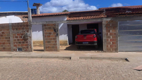 Casa Com 2 Quartos Cozinha Banheiro Garagem
