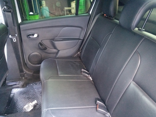Imagem 4 de 6 de Renault Logan 2020 1.0 Zen 12v 4p