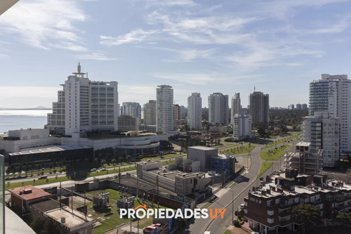 Apartamento En Venta Y Alquiler En Mansa Punta Del Este, 3 Dormitorios, 4 Baños