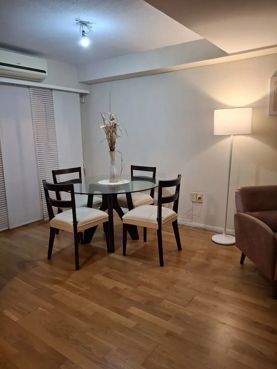 Hermoso Apartamento En Una Zona Tranquila, Con Una Espectacular Vista A La Rambla Y Excelente Distribución.  Planta Baja:  Cocina Independiente  Living-comedor Amplio  Escritorio  Planta Alta: · Foto 4