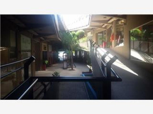 Imagen 2 de 5 de Venta De Local En Shopping Via Pilar