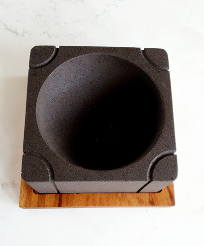 Molcajete Cuadrado De Diseño Moderno Y Base De Madera Parota