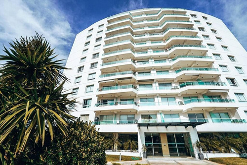 Imagen 11 de 11 de Departamento En Venta En Edificio Botavara, Punta Del Este. Amoblado, Con Balcón Y Cochera.