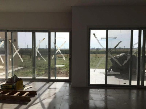 Imagen 3 de 17 de Casa En Venta En Barrio San Sebastian 4 Ambientes A Estrenar | Luis Tagle Al B1600