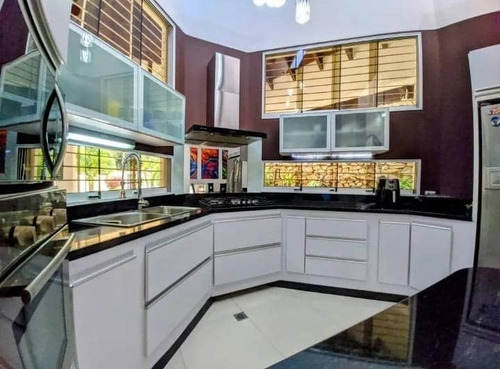 Imagen 2 de 10 de Espectacular Casa En Urb. El Castaño - Maracay 04146878567