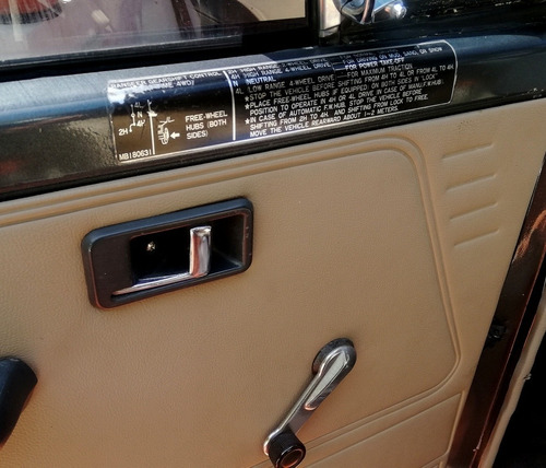 Mitsubishi Montero 1986 2.6 L042 Lona
