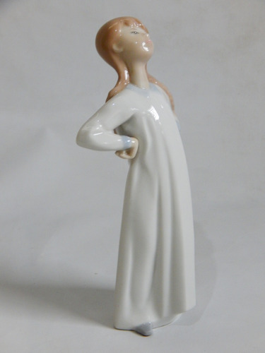 Impecable Figura  Porcelana Lladro -  Niña En Camison -