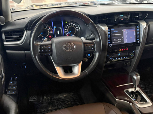 Toyota Hilux SW4 2.7 SRV 7 LUGARES 4X2 16V