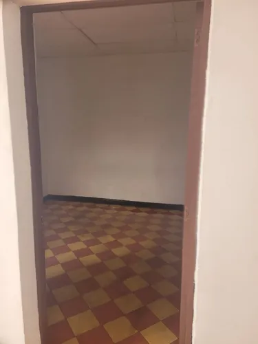 Casa Remodelada Tiene Un Cuarto Que Sirve Como Local O Habitación Con Baño Privado