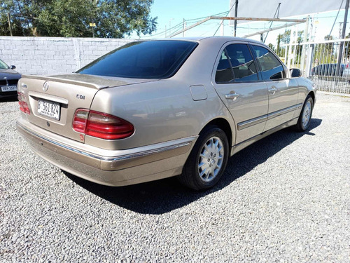 Imagen 2 de 12 de Mercedes-benz Clase E 2000 2.7 E270 Cdi Elegance Plus At