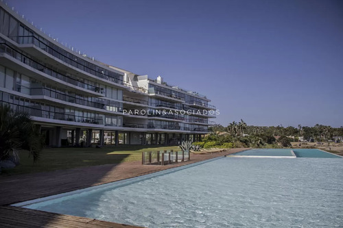 Apartamento En Venta De 3 Dormitorios En Edificio Delamar, Punta Del Este.